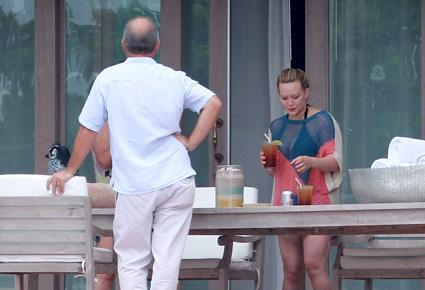 أين يقضي نجوم هوليوود إجازاتهم هذا الشهر؟         